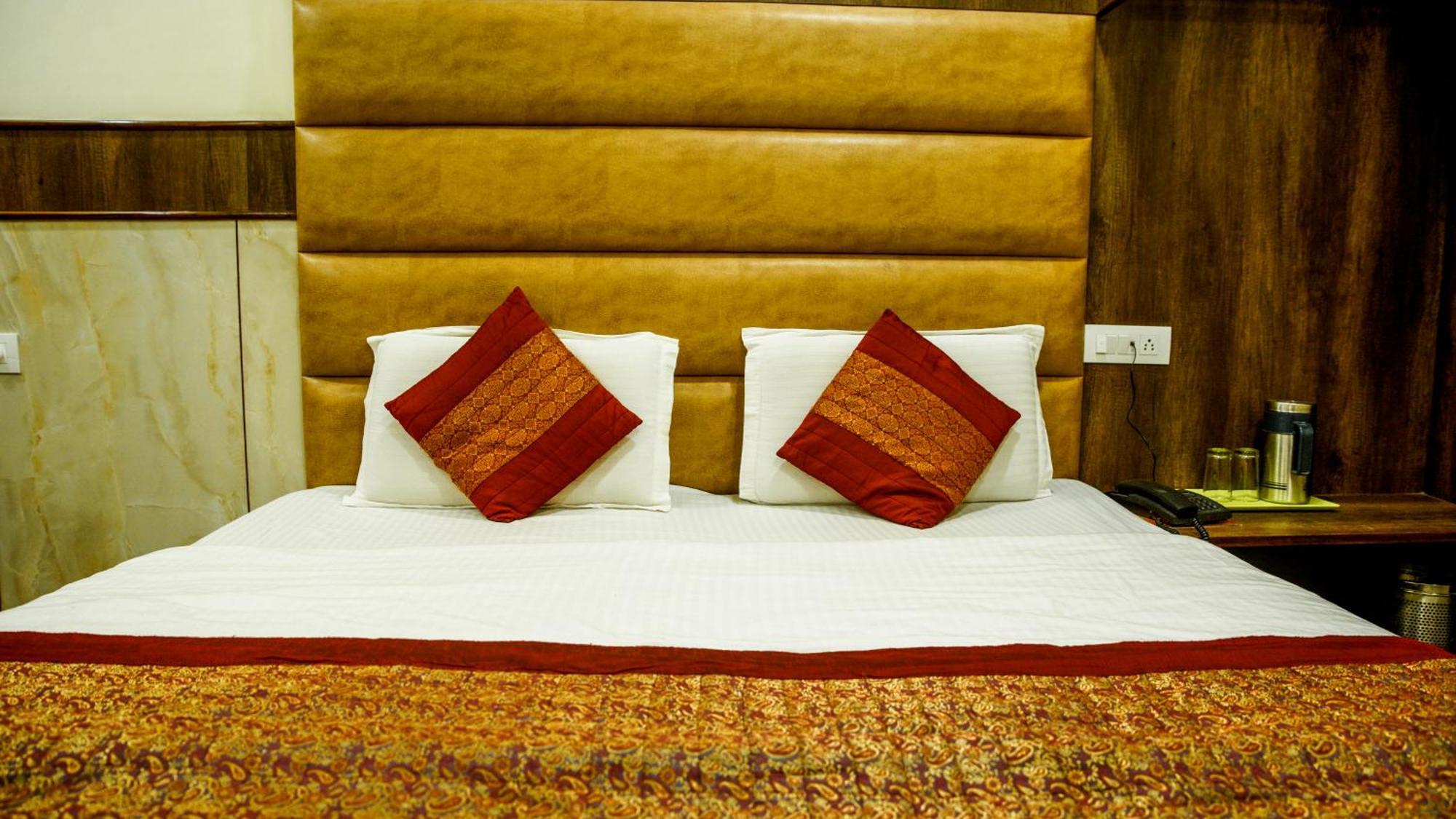 Hotel Raghunath Dżammu Zewnętrze zdjęcie