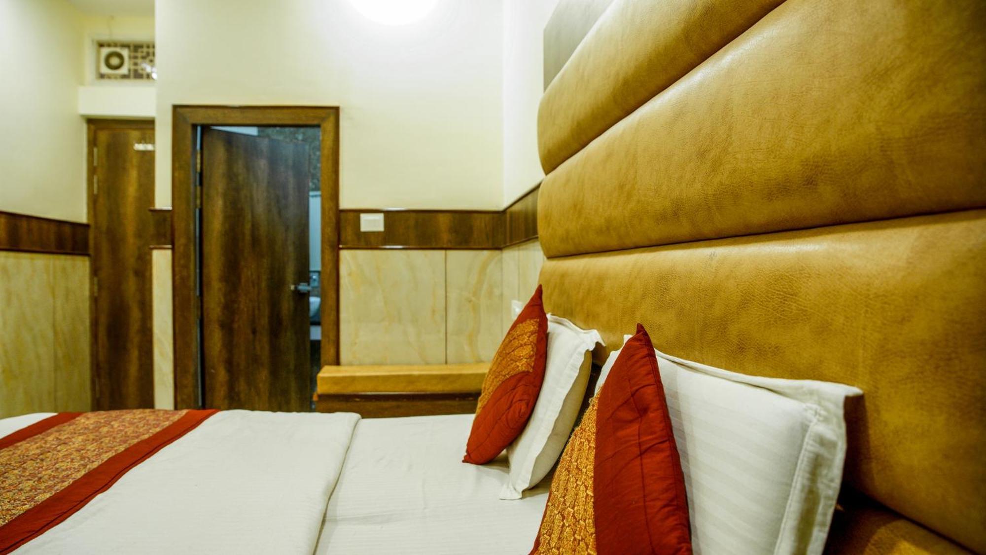 Hotel Raghunath Dżammu Zewnętrze zdjęcie