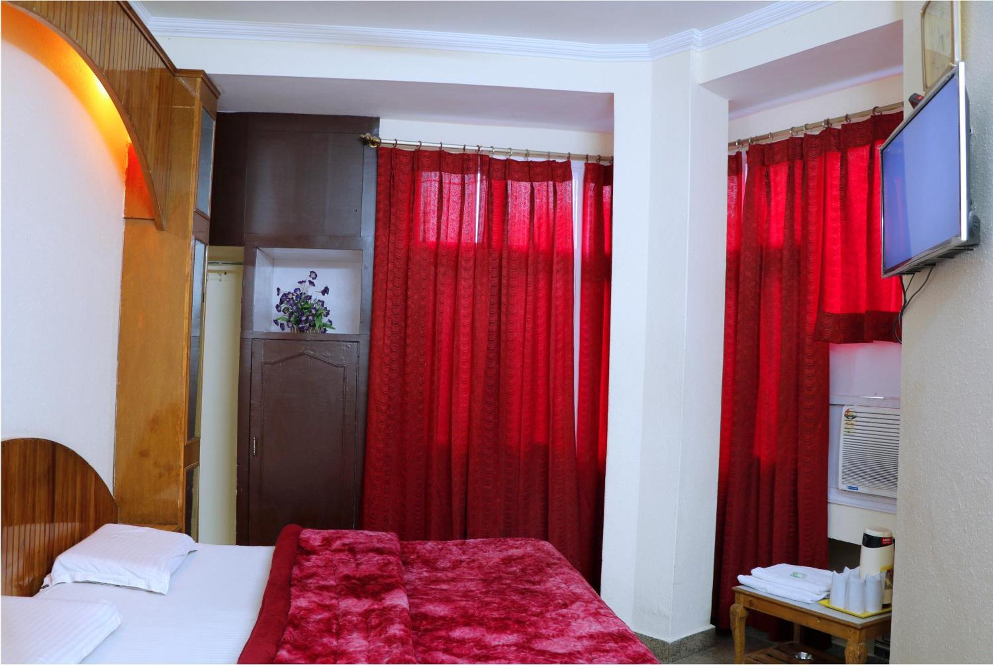 Hotel Raghunath Dżammu Zewnętrze zdjęcie