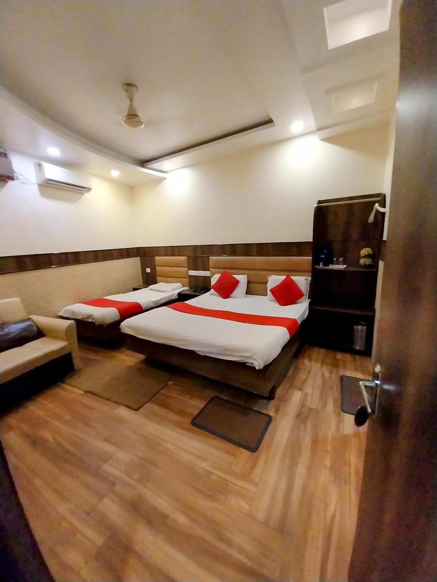 Hotel Raghunath Dżammu Zewnętrze zdjęcie