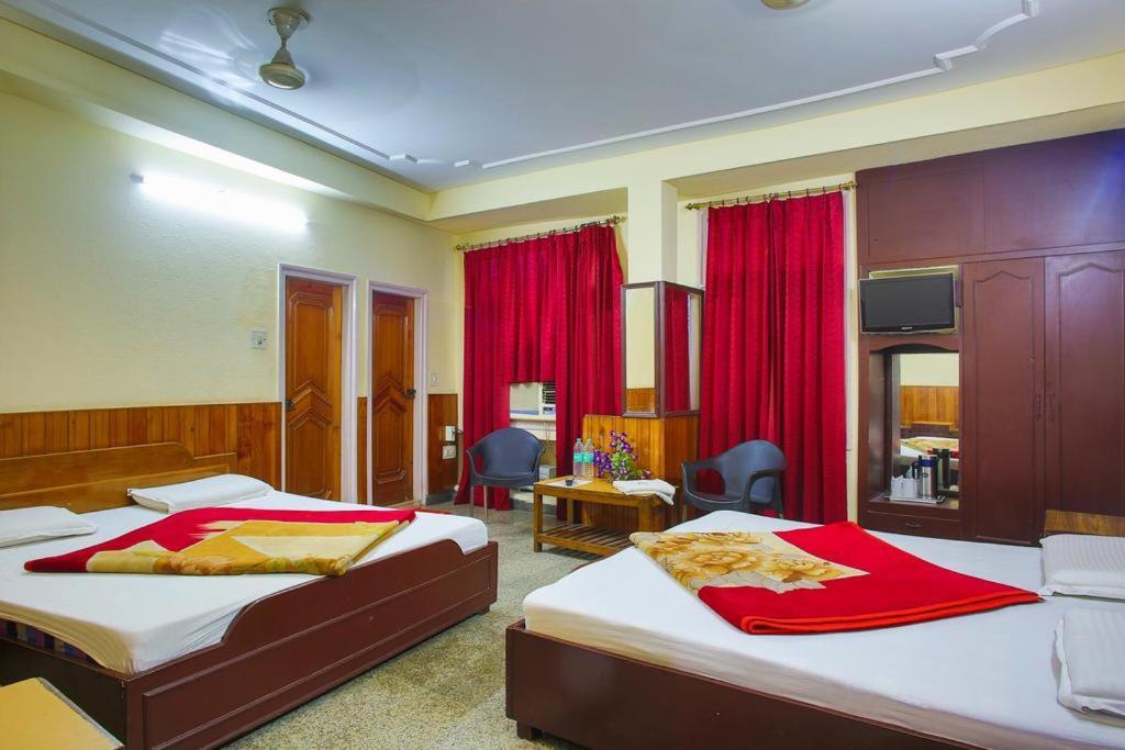 Hotel Raghunath Dżammu Zewnętrze zdjęcie