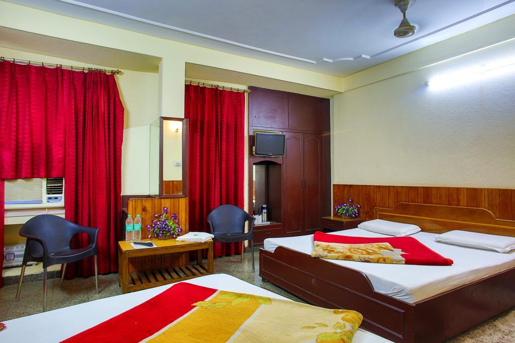 Hotel Raghunath Dżammu Zewnętrze zdjęcie