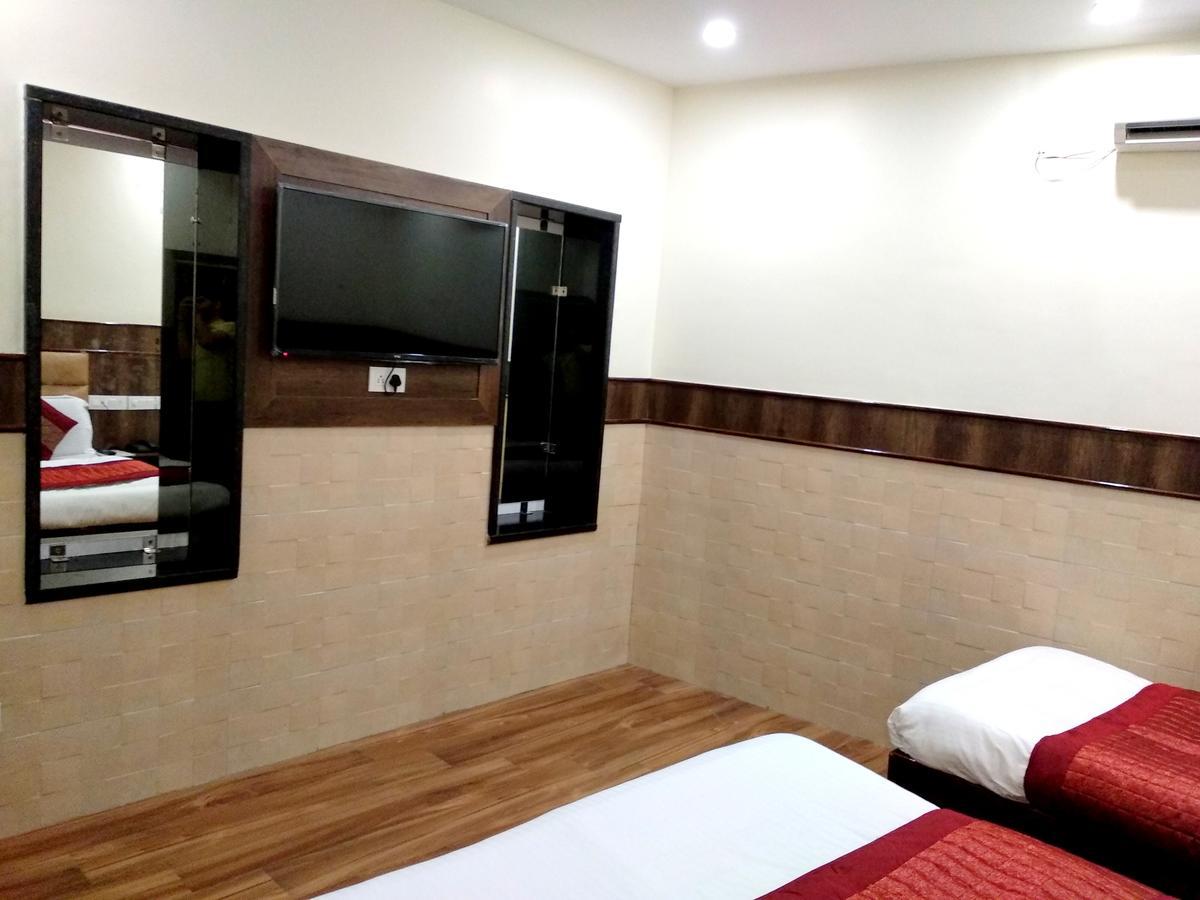 Hotel Raghunath Dżammu Zewnętrze zdjęcie