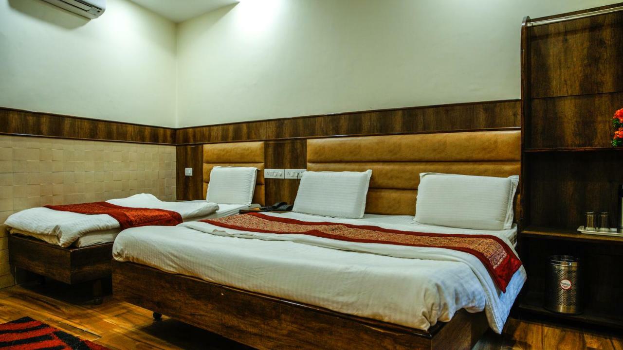 Hotel Raghunath Dżammu Zewnętrze zdjęcie